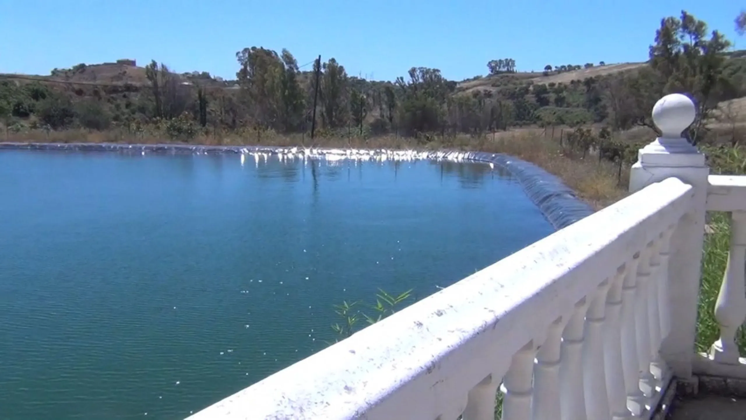 This amazing finca is located in Entrerrios, within the municipality of Mijas, covering approximately 320,000 square meters of rustic land. The property features three artificial lakes with ample water capacity for irrigation. A charming stream called El 