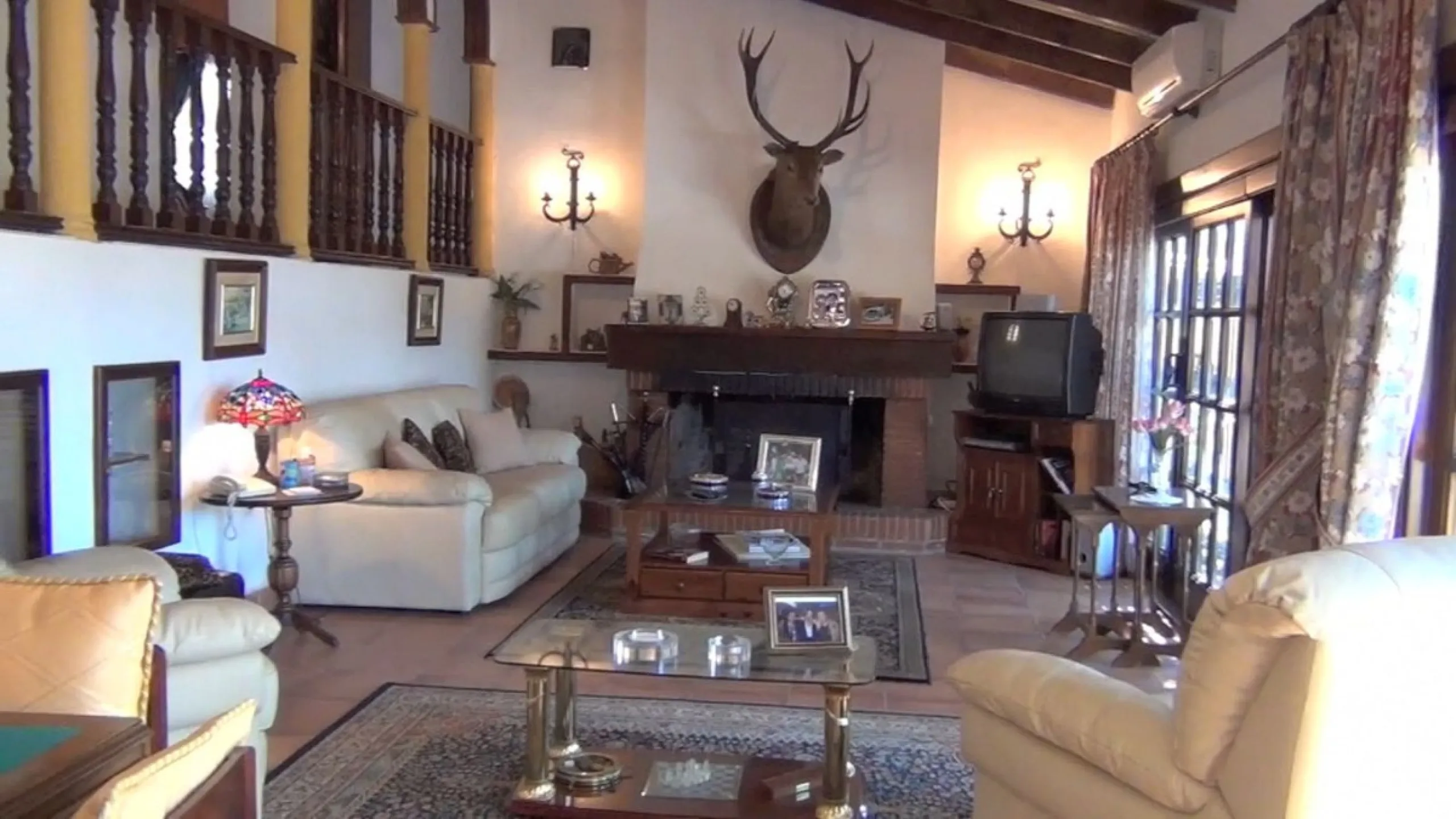 This amazing finca is located in Entrerrios, within the municipality of Mijas, covering approximately 320,000 square meters of rustic land. The property features three artificial lakes with ample water capacity for irrigation. A charming stream called El 