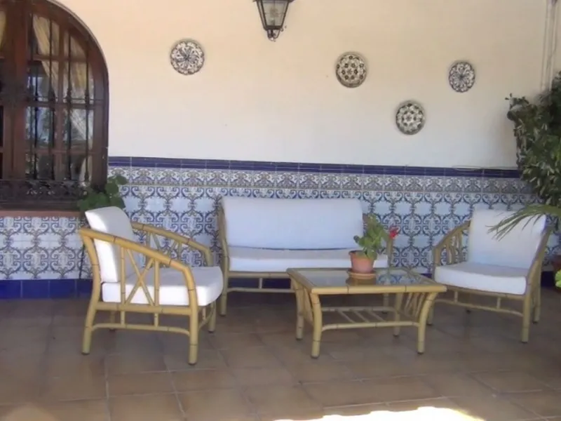 This amazing finca is located in Entrerrios, within the municipality of Mijas, covering approximately 320,000 square meters of rustic land. The property features three artificial lakes with ample water capacity for irrigation. A charming stream called El 