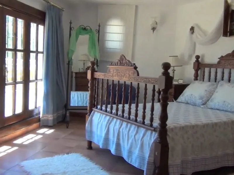 This amazing finca is located in Entrerrios, within the municipality of Mijas, covering approximately 320,000 square meters of rustic land. The property features three artificial lakes with ample water capacity for irrigation. A charming stream called El 
