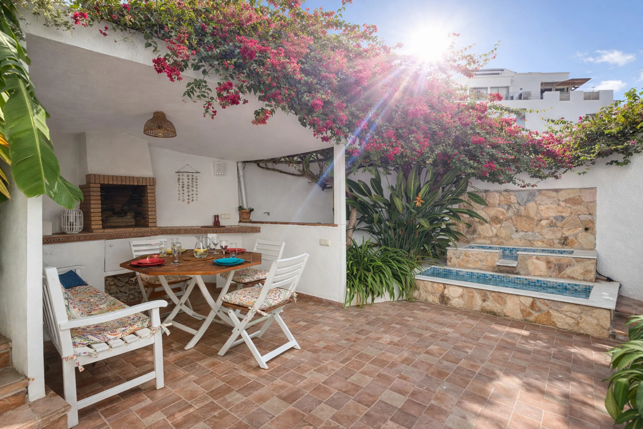 House - Semi-Detached House в продаже в Estepona, Málaga. В доме 4 спален и 3 ванных комнат. Площадь дома 200 м². Площадь участка 218 м²