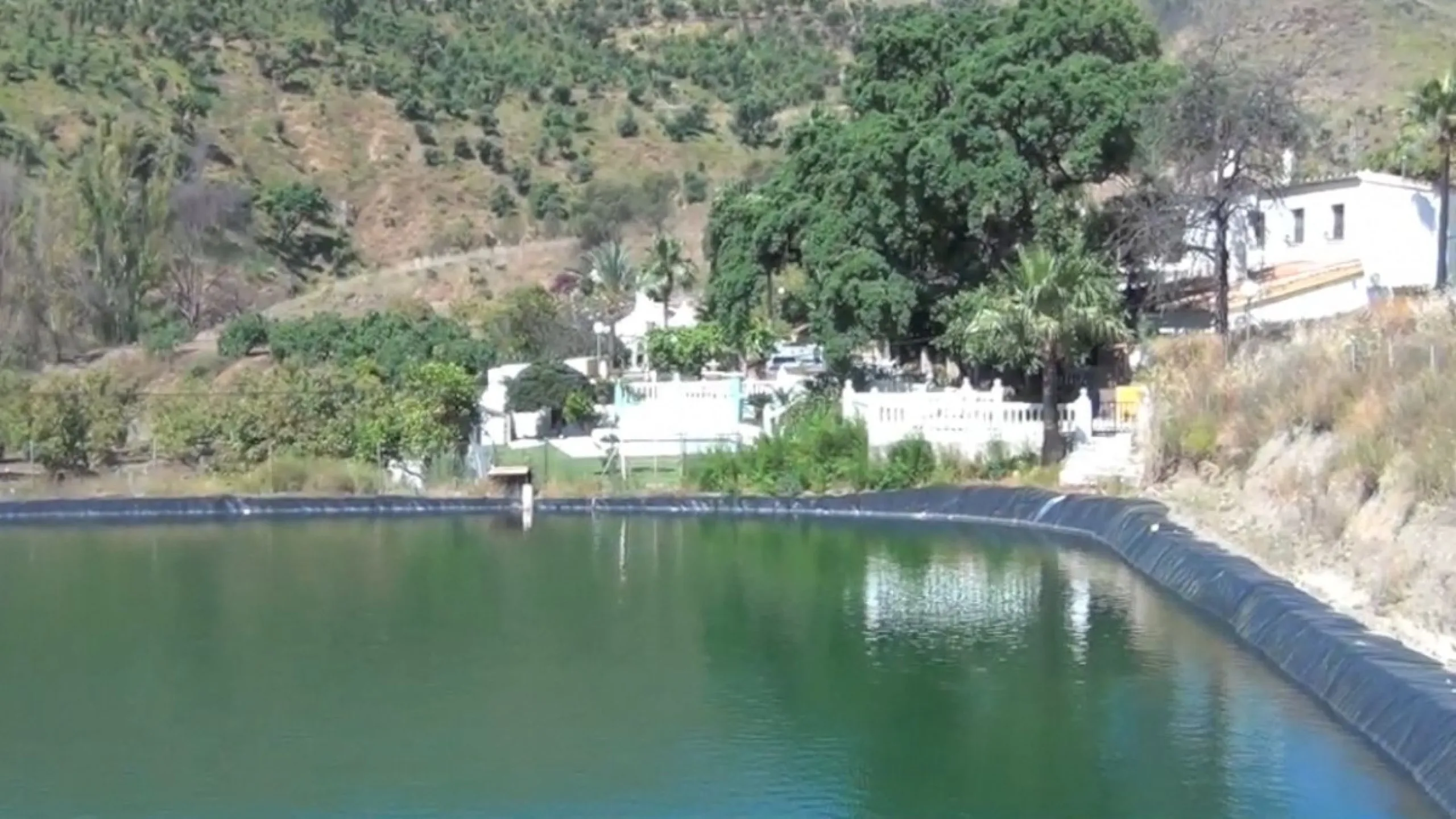 This amazing finca is located in Entrerrios, within the municipality of Mijas, covering approximately 320,000 square meters of rustic land. The property features three artificial lakes with ample water capacity for irrigation. A charming stream called El 