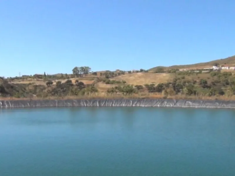 This amazing finca is located in Entrerrios, within the municipality of Mijas, covering approximately 320,000 square meters of rustic land. The property features three artificial lakes with ample water capacity for irrigation. A charming stream called El 