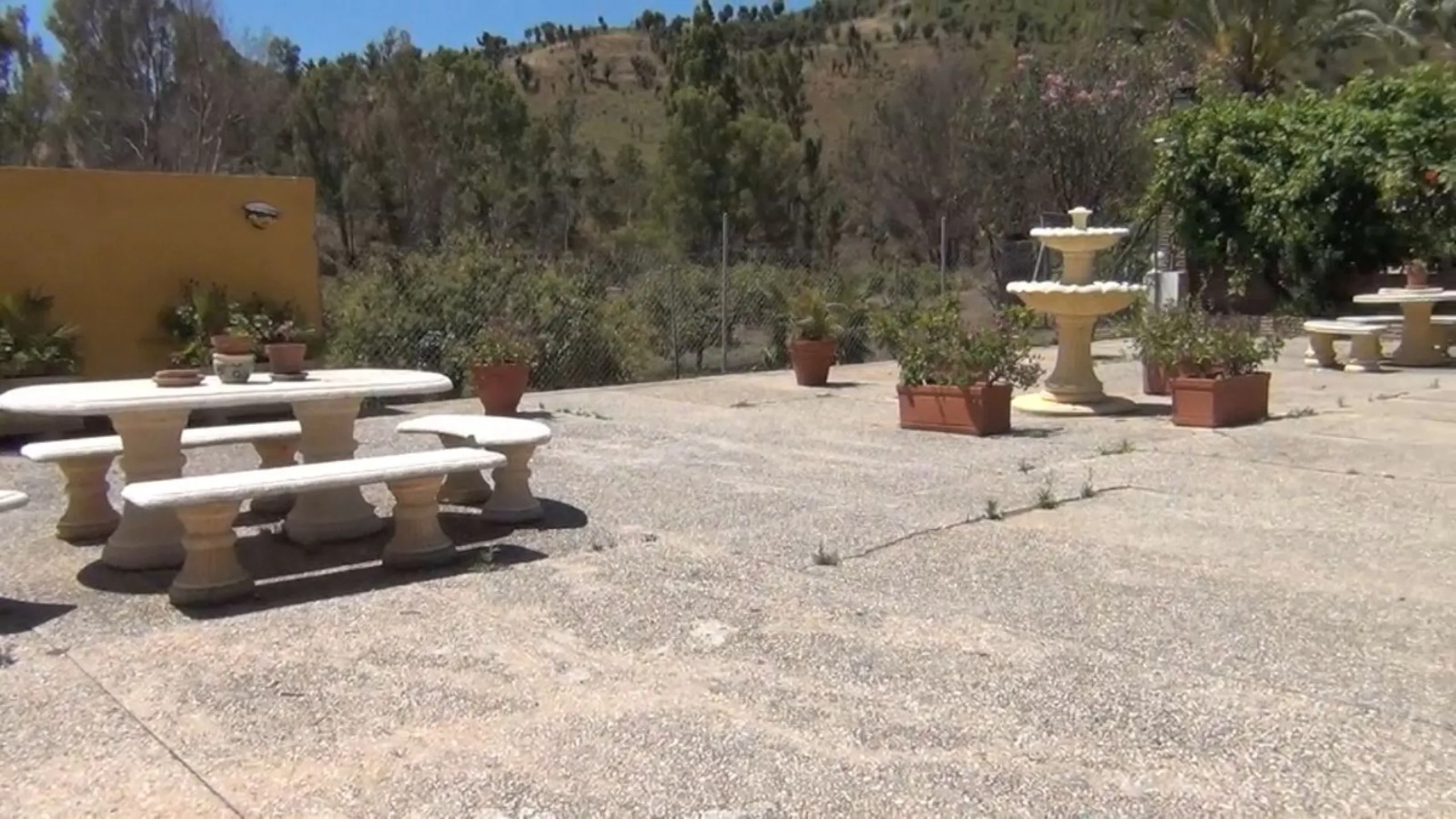 This amazing finca is located in Entrerrios, within the municipality of Mijas, covering approximately 320,000 square meters of rustic land. The property features three artificial lakes with ample water capacity for irrigation. A charming stream called El 