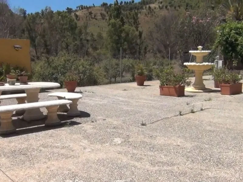 This amazing finca is located in Entrerrios, within the municipality of Mijas, covering approximately 320,000 square meters of rustic land. The property features three artificial lakes with ample water capacity for irrigation. A charming stream called El 