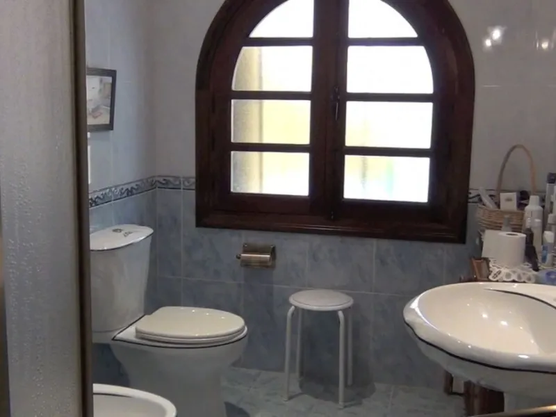 This amazing finca is located in Entrerrios, within the municipality of Mijas, covering approximately 320,000 square meters of rustic land. The property features three artificial lakes with ample water capacity for irrigation. A charming stream called El 