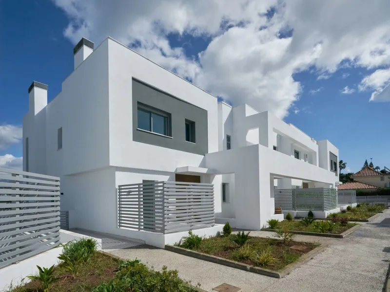 3 Bedroom semi detached villa with possibility to add the 4th bedroom in the basement has 3 levels plus the roof top terrace.
