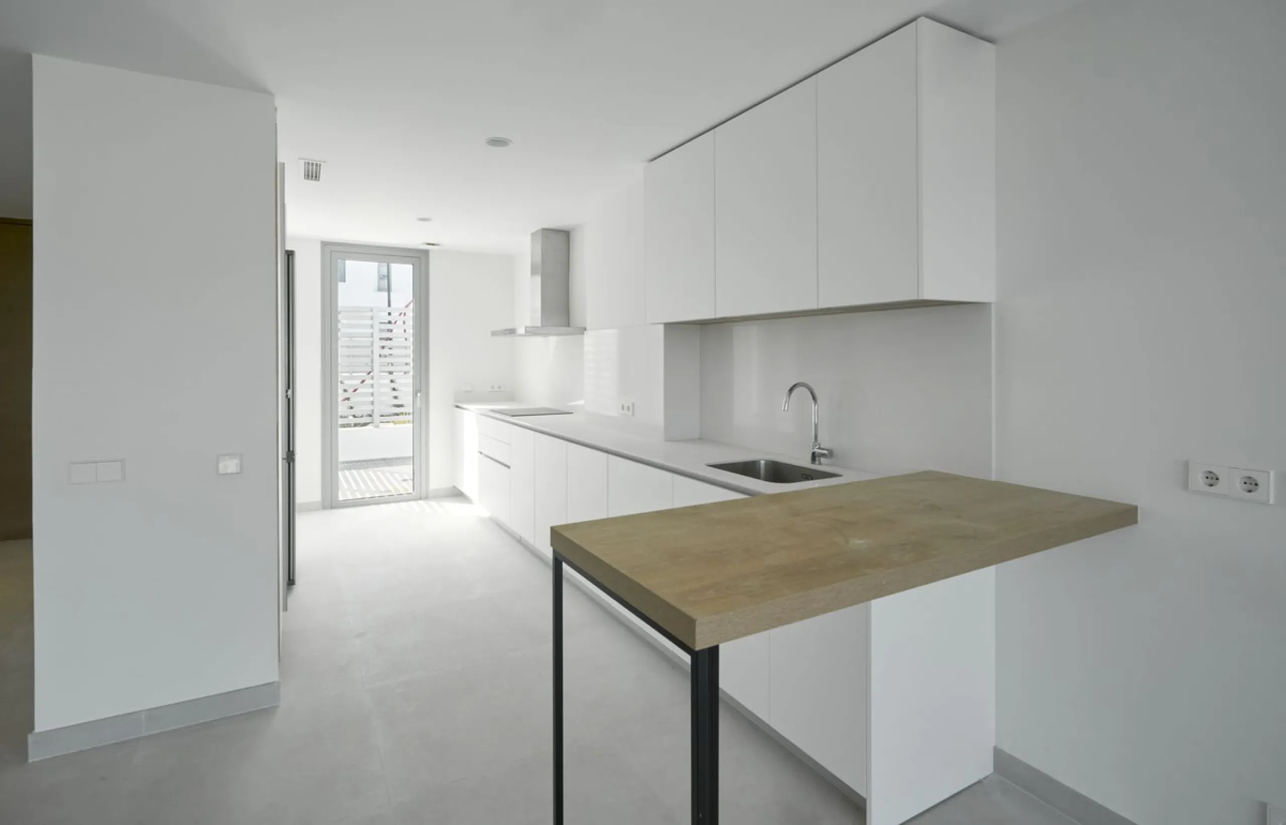 3 Bedroom semi detached villa with possibility to add the 4th bedroom in the basement has 3 levels plus the roof top terrace.