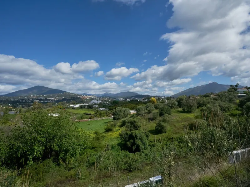 3 Bedroom semi detached villa with possibility to add the 4th bedroom in the basement has 3 levels plus the roof top terrace.