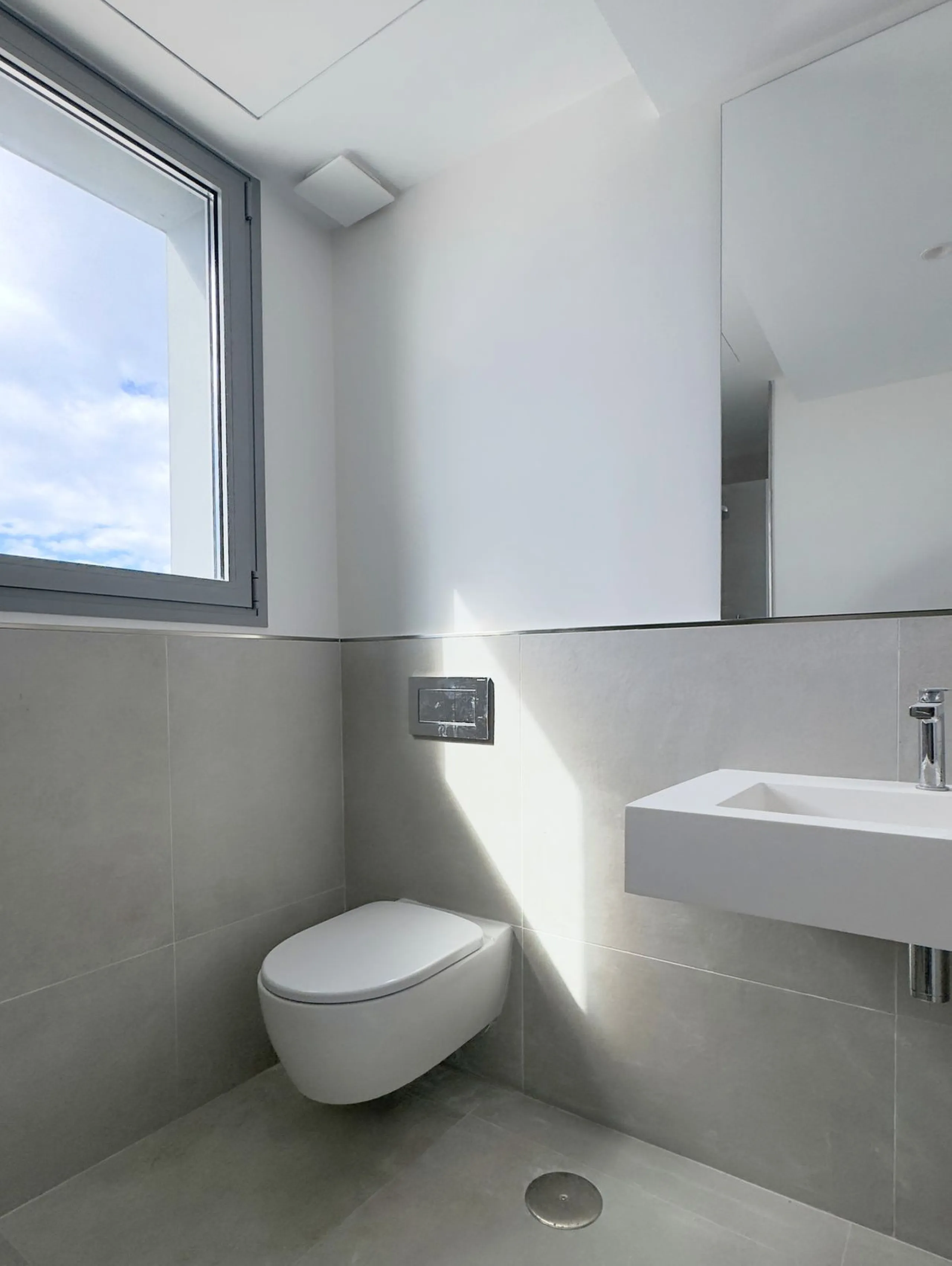 3 Bedroom semi detached villa with possibility to add the 4th bedroom in the basement has 3 levels plus the roof top terrace.