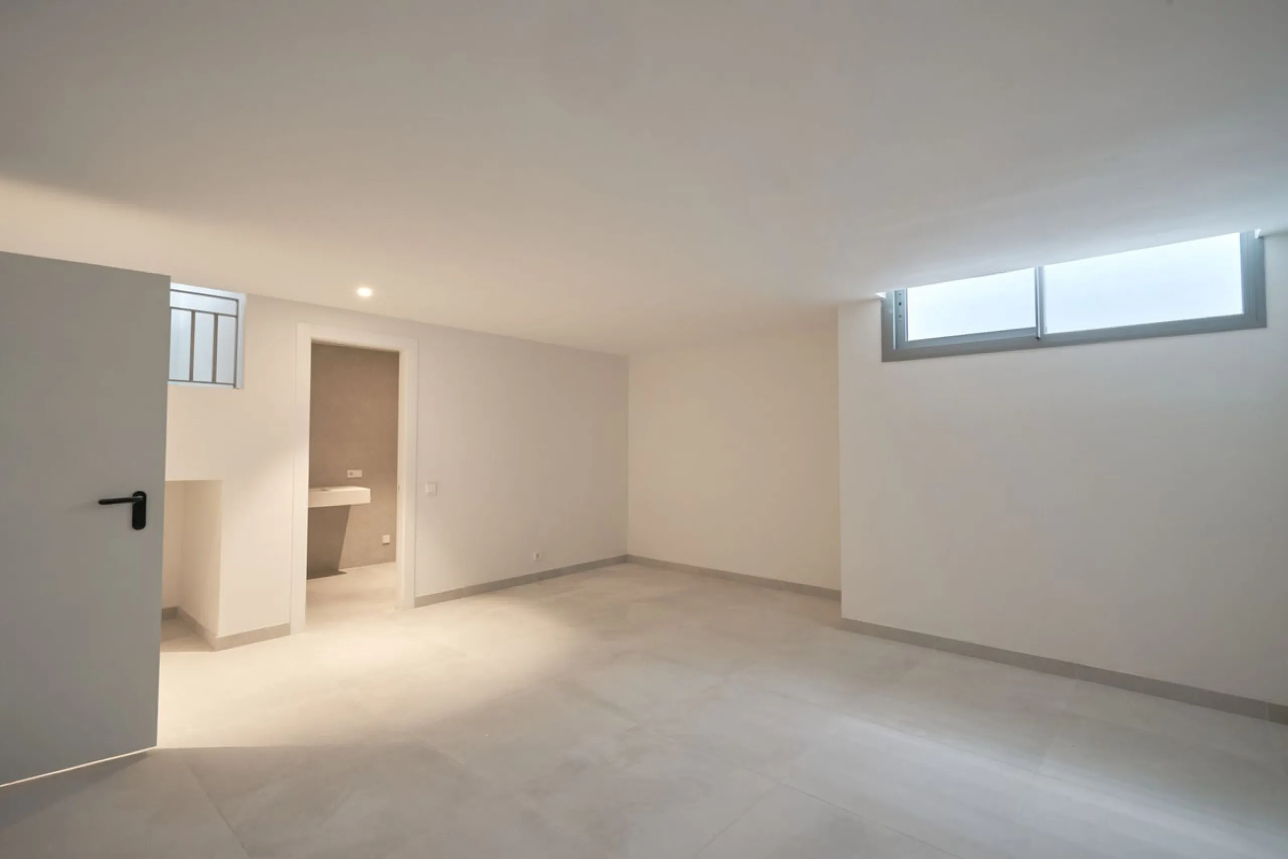 3 Bedroom semi detached villa with possibility to add the 4th bedroom in the basement has 3 levels plus the roof top terrace.