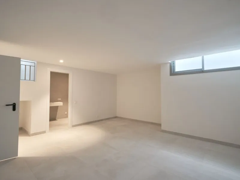 3 Bedroom semi detached villa with possibility to add the 4th bedroom in the basement has 3 levels plus the roof top terrace.