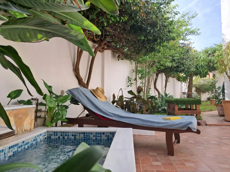House - Semi-Detached House в продаже в Estepona, Málaga. В доме 4 спален и 3 ванных комнат. Площадь дома 200 м². Площадь участка 218 м²