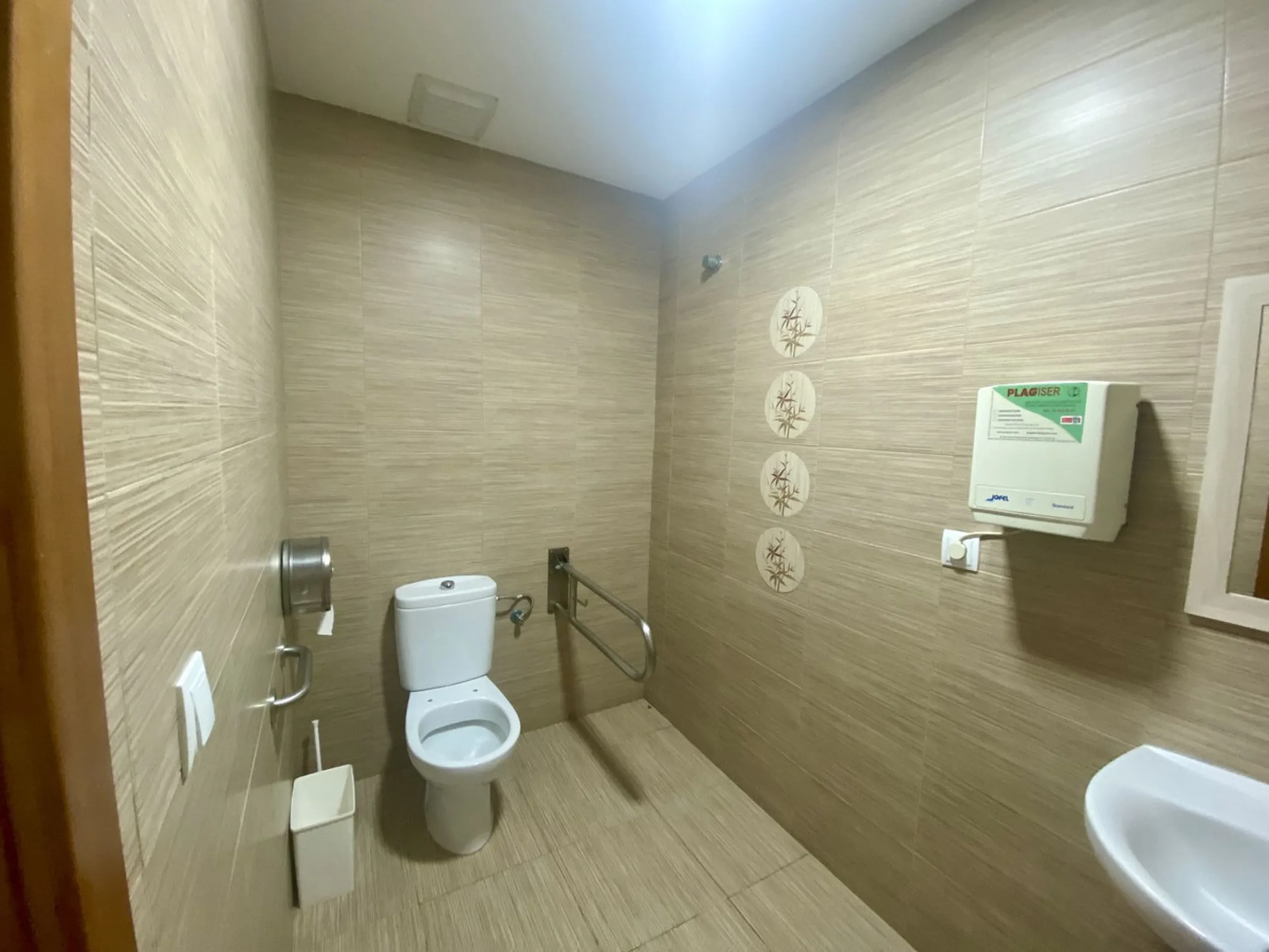 House - Detached Villa в продаже в Málaga, Málaga. В доме 6 спален и 3 ванных комнат. Площадь дома 347 м²