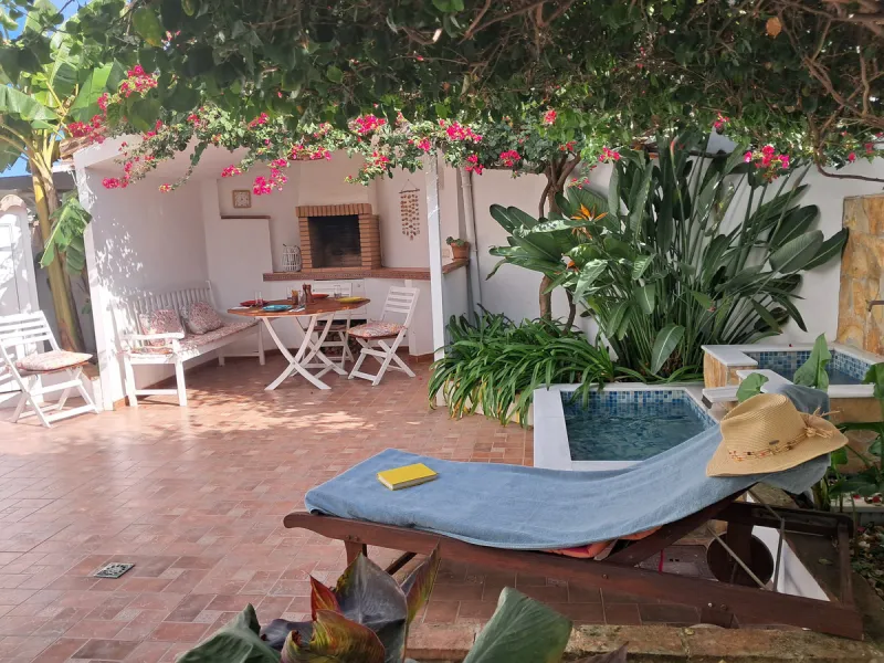 House - Semi-Detached House в продаже в Estepona, Málaga. В доме 4 спален и 3 ванных комнат. Площадь дома 200 м². Площадь участка 218 м²