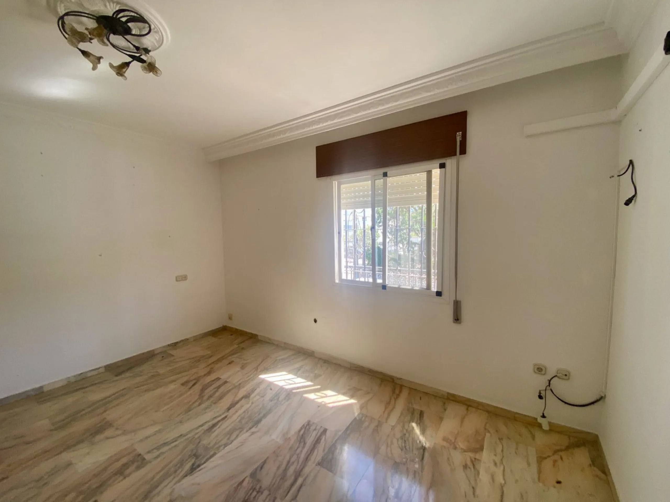 House - Detached Villa в продаже в Málaga, Málaga. В доме 6 спален и 3 ванных комнат. Площадь дома 347 м²
