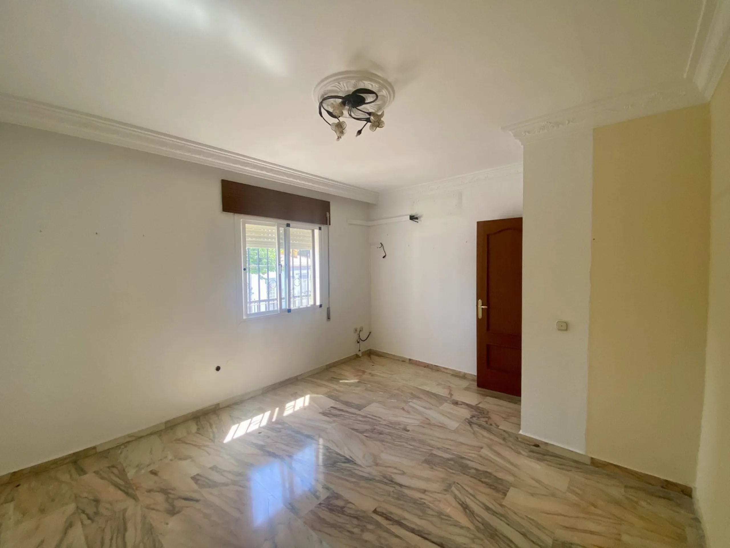 House - Detached Villa в продаже в Málaga, Málaga. В доме 6 спален и 3 ванных комнат. Площадь дома 347 м²