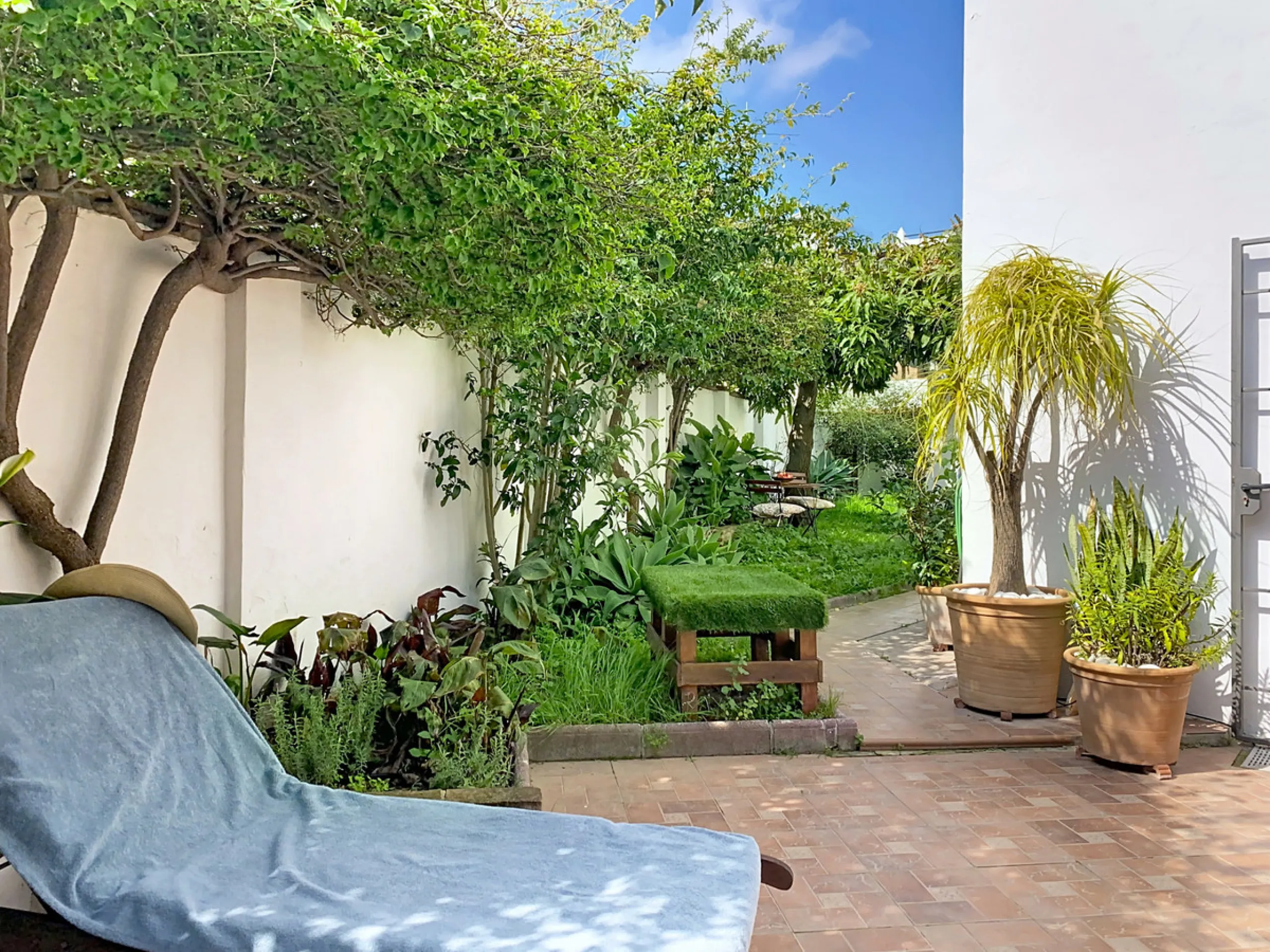 House - Semi-Detached House в продаже в Estepona, Málaga. В доме 4 спален и 3 ванных комнат. Площадь дома 200 м². Площадь участка 218 м²