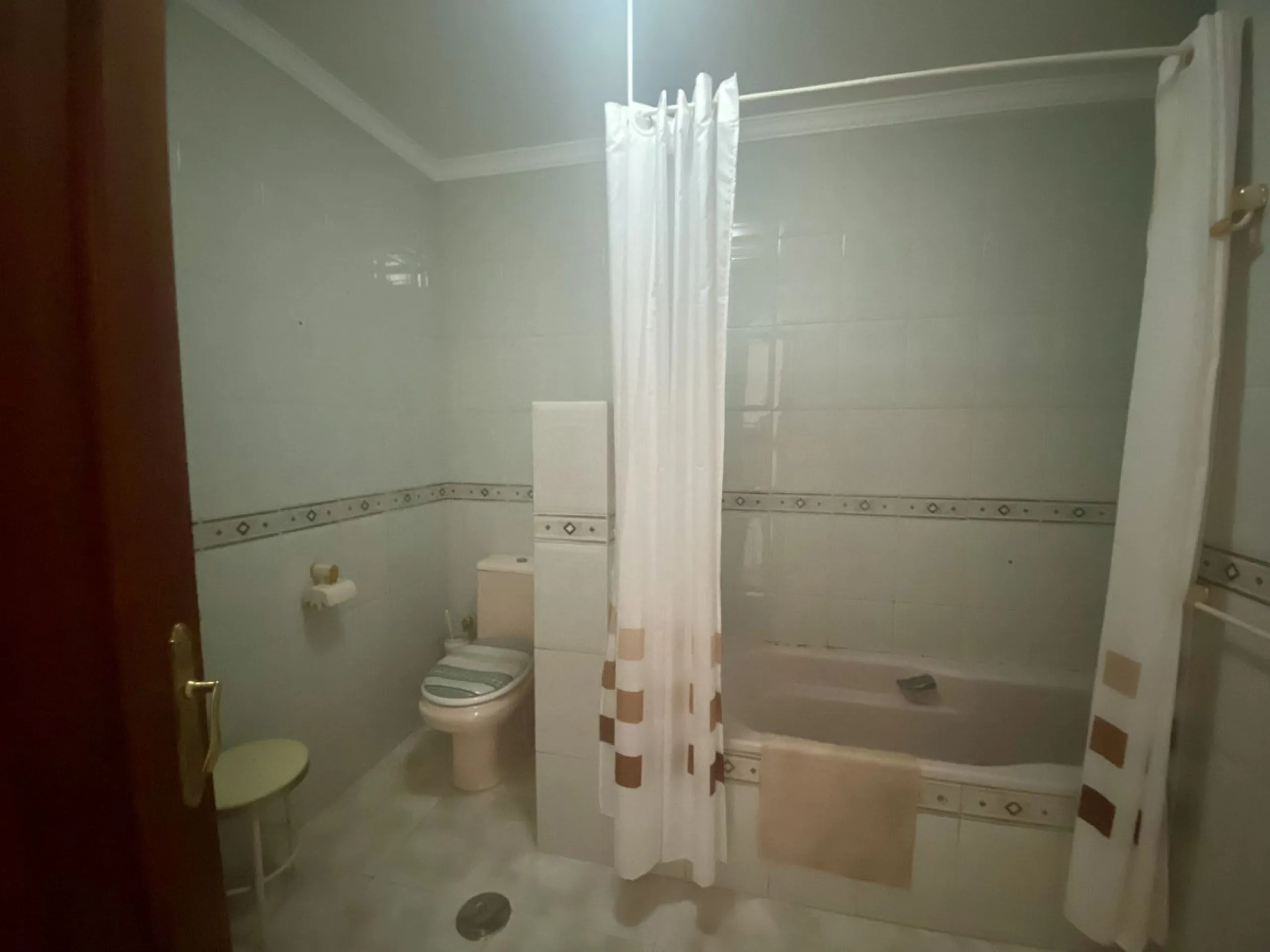 House - Detached Villa в продаже в Málaga, Málaga. В доме 6 спален и 3 ванных комнат. Площадь дома 347 м²