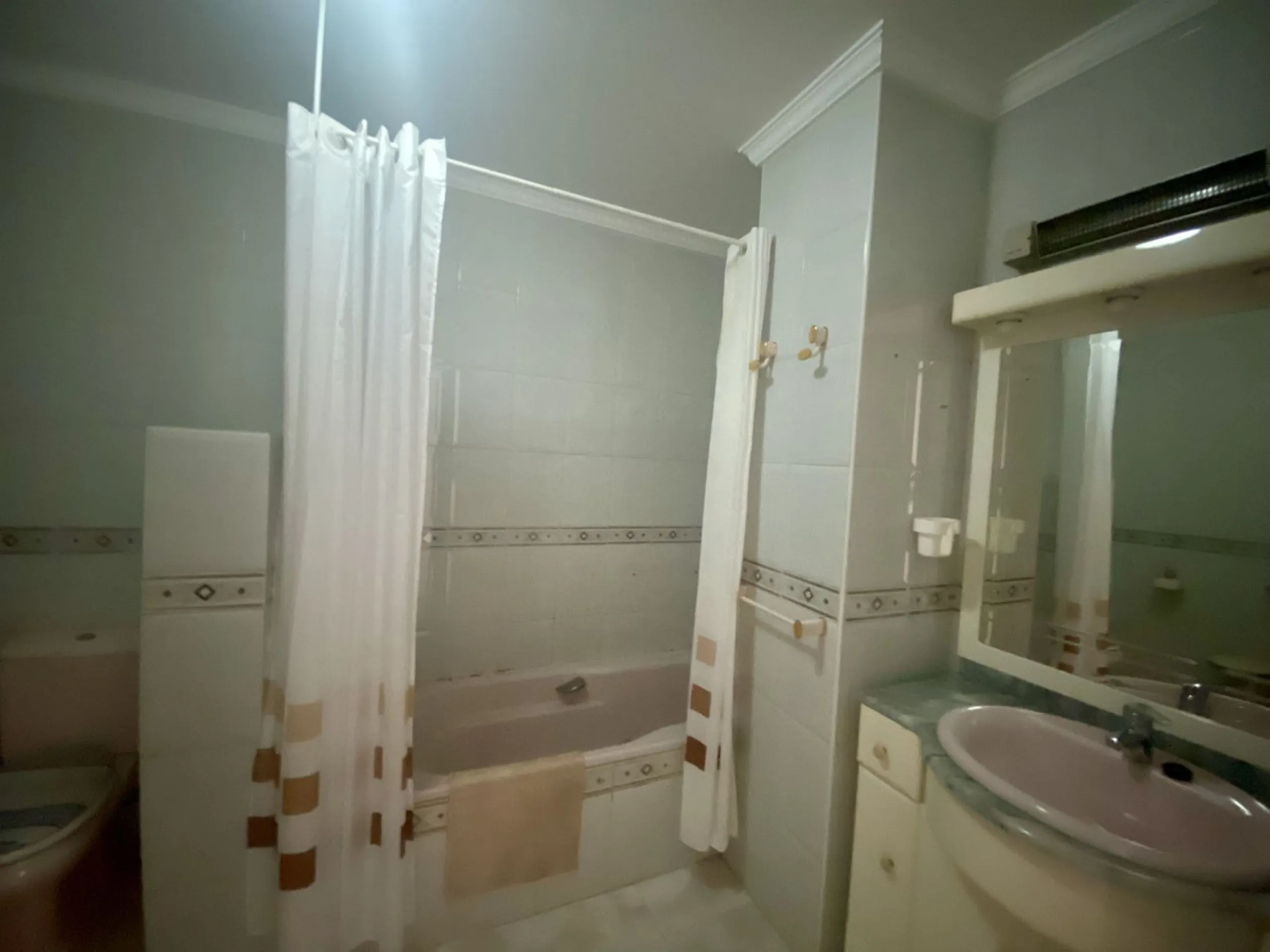 House - Detached Villa в продаже в Málaga, Málaga. В доме 6 спален и 3 ванных комнат. Площадь дома 347 м²