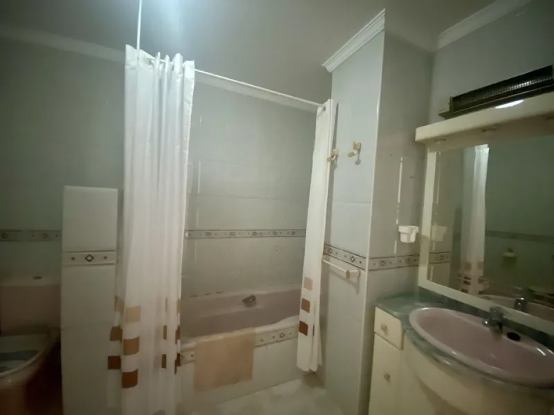 House - Detached Villa в продаже в Málaga, Málaga. В доме 6 спален и 3 ванных комнат. Площадь дома 347 м²
