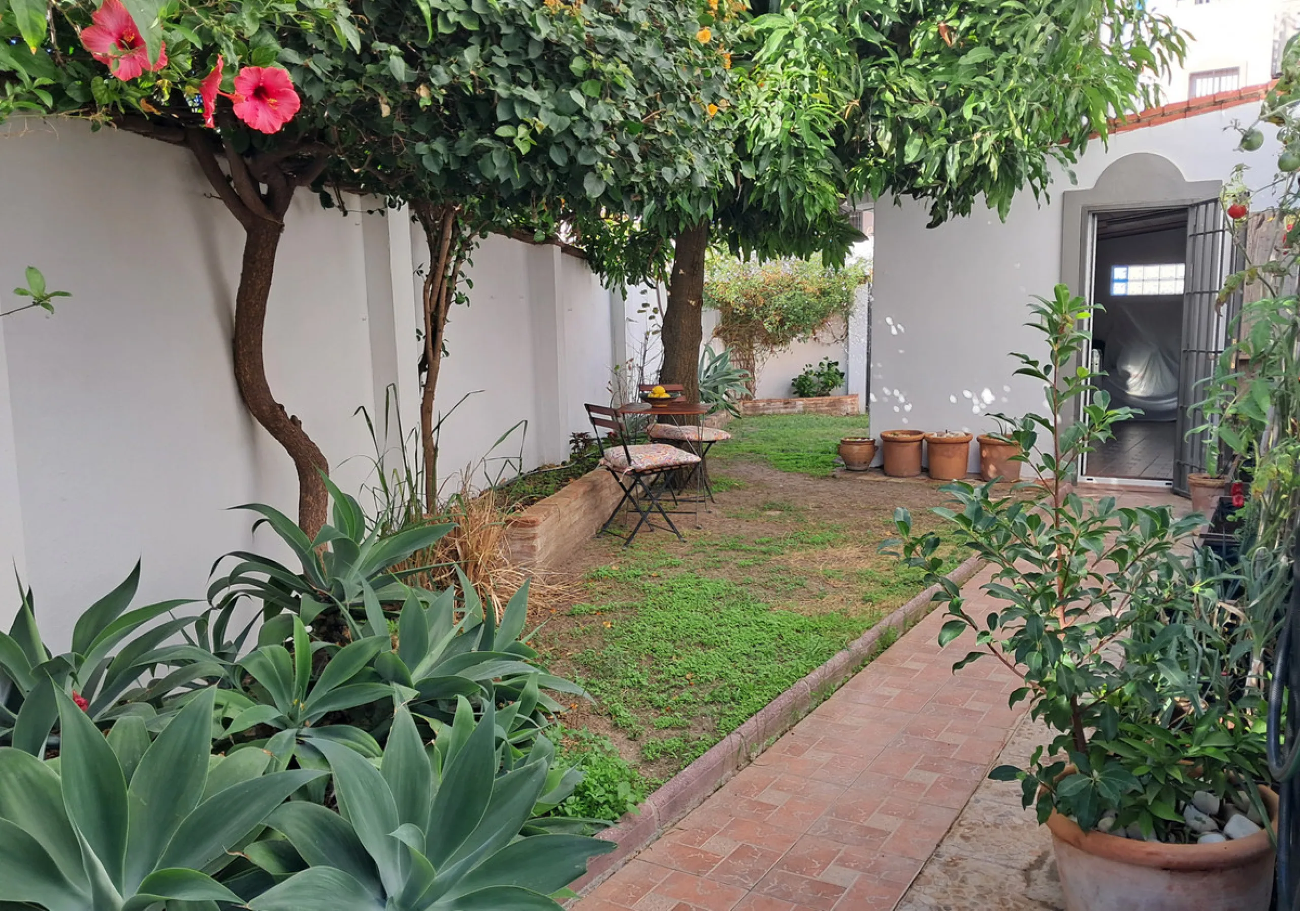 House - Semi-Detached House в продаже в Estepona, Málaga. В доме 4 спален и 3 ванных комнат. Площадь дома 200 м². Площадь участка 218 м²
