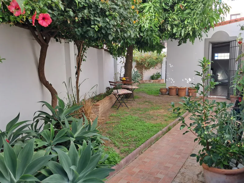 House - Semi-Detached House в продаже в Estepona, Málaga. В доме 4 спален и 3 ванных комнат. Площадь дома 200 м². Площадь участка 218 м²