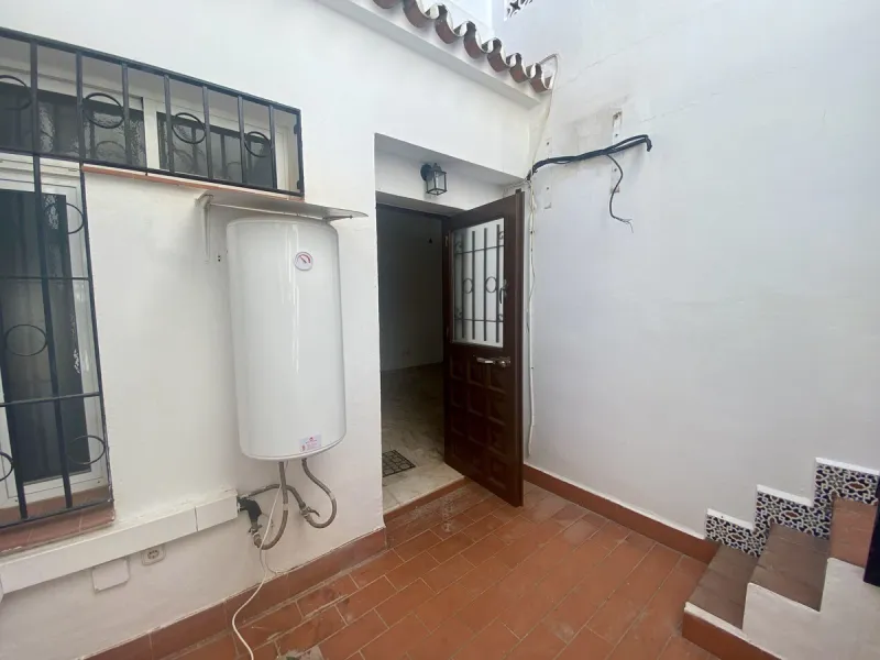 House - Detached Villa в продаже в Málaga, Málaga. В доме 6 спален и 3 ванных комнат. Площадь дома 347 м²