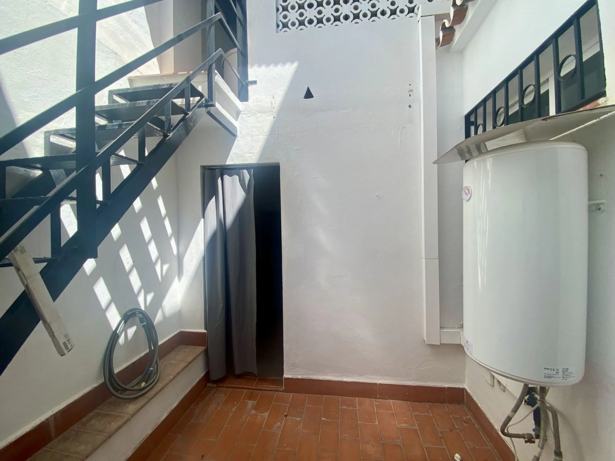 House - Detached Villa в продаже в Málaga, Málaga. В доме 6 спален и 3 ванных комнат. Площадь дома 347 м²
