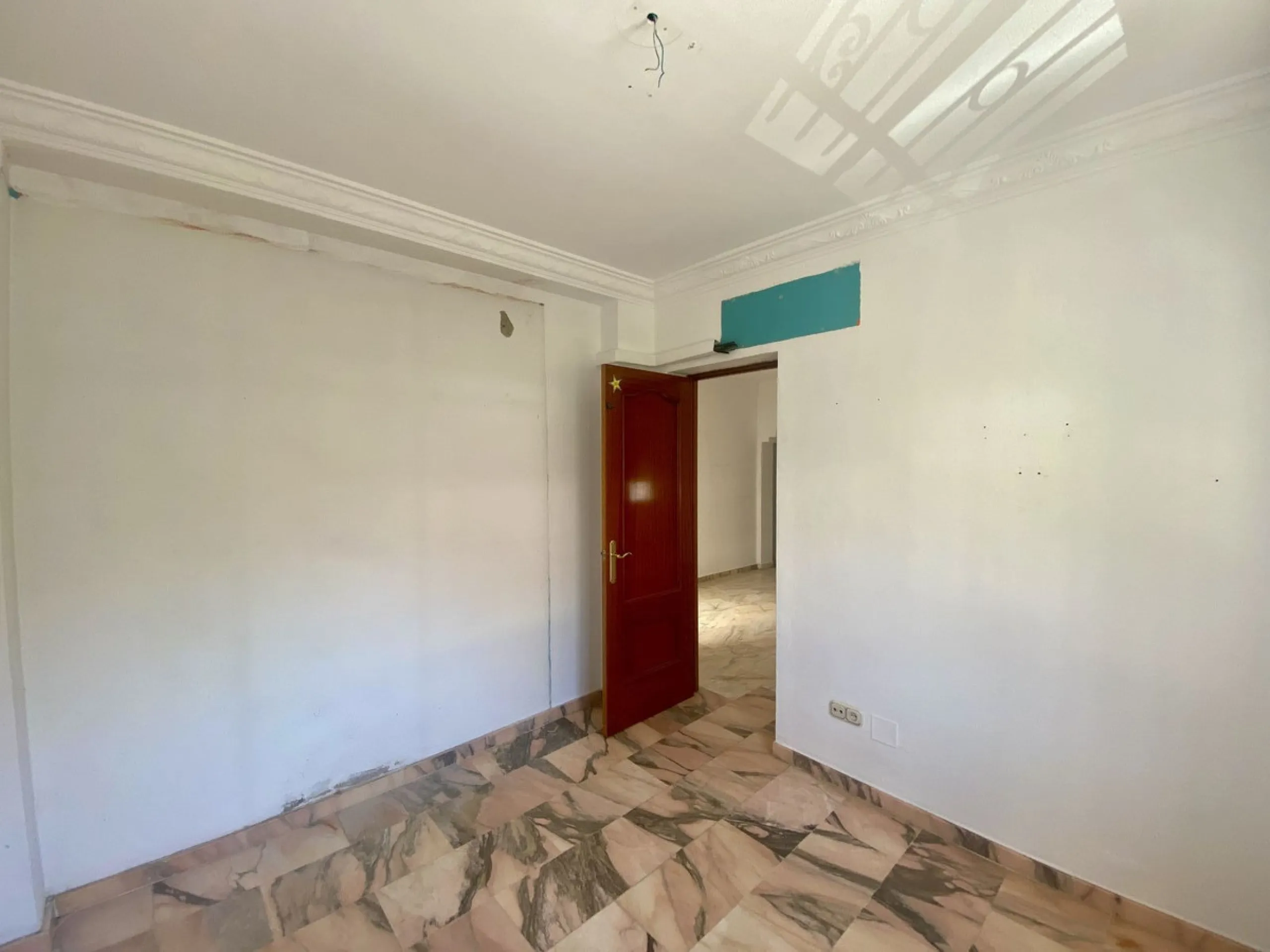 House - Detached Villa в продаже в Málaga, Málaga. В доме 6 спален и 3 ванных комнат. Площадь дома 347 м²