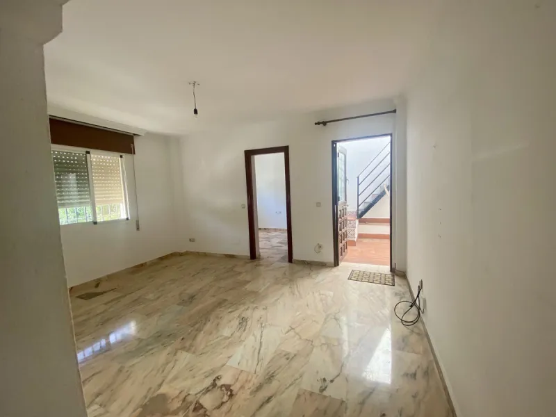 House - Detached Villa в продаже в Málaga, Málaga. В доме 6 спален и 3 ванных комнат. Площадь дома 347 м²