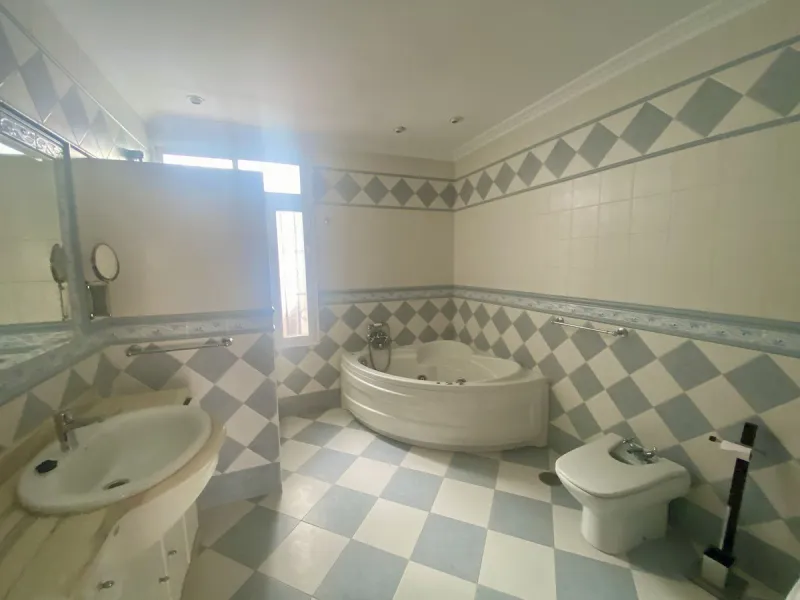 House - Detached Villa в продаже в Málaga, Málaga. В доме 6 спален и 3 ванных комнат. Площадь дома 347 м²