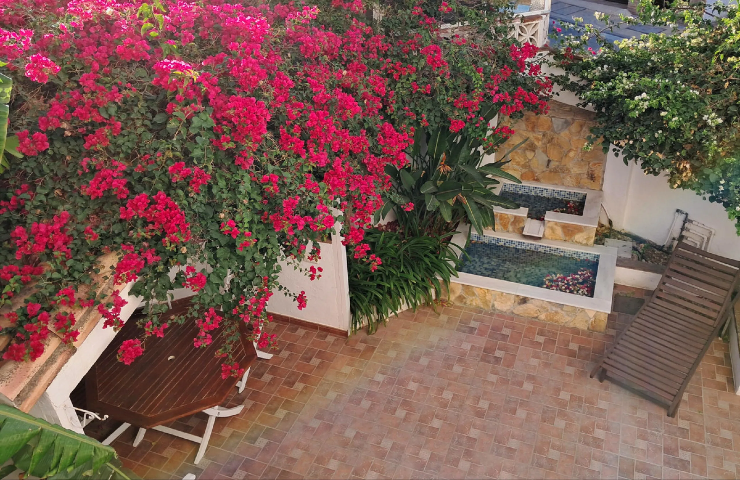 House - Semi-Detached House в продаже в Estepona, Málaga. В доме 4 спален и 3 ванных комнат. Площадь дома 200 м². Площадь участка 218 м²