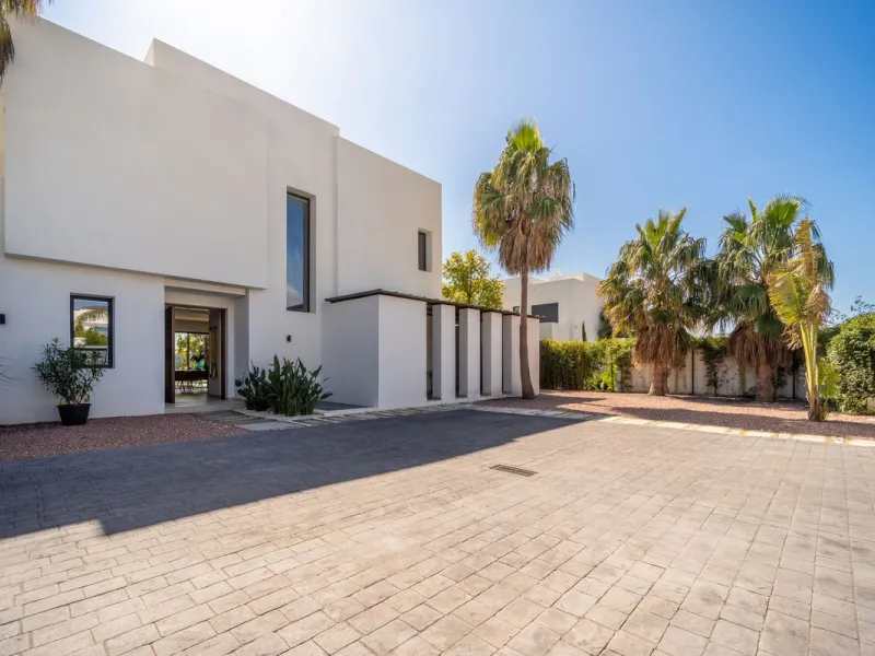 Key-Ready Luxury at La Cala Golf Resort