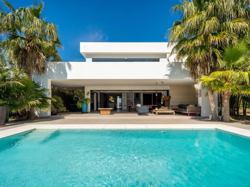 Key-Ready Luxury at La Cala Golf Resort