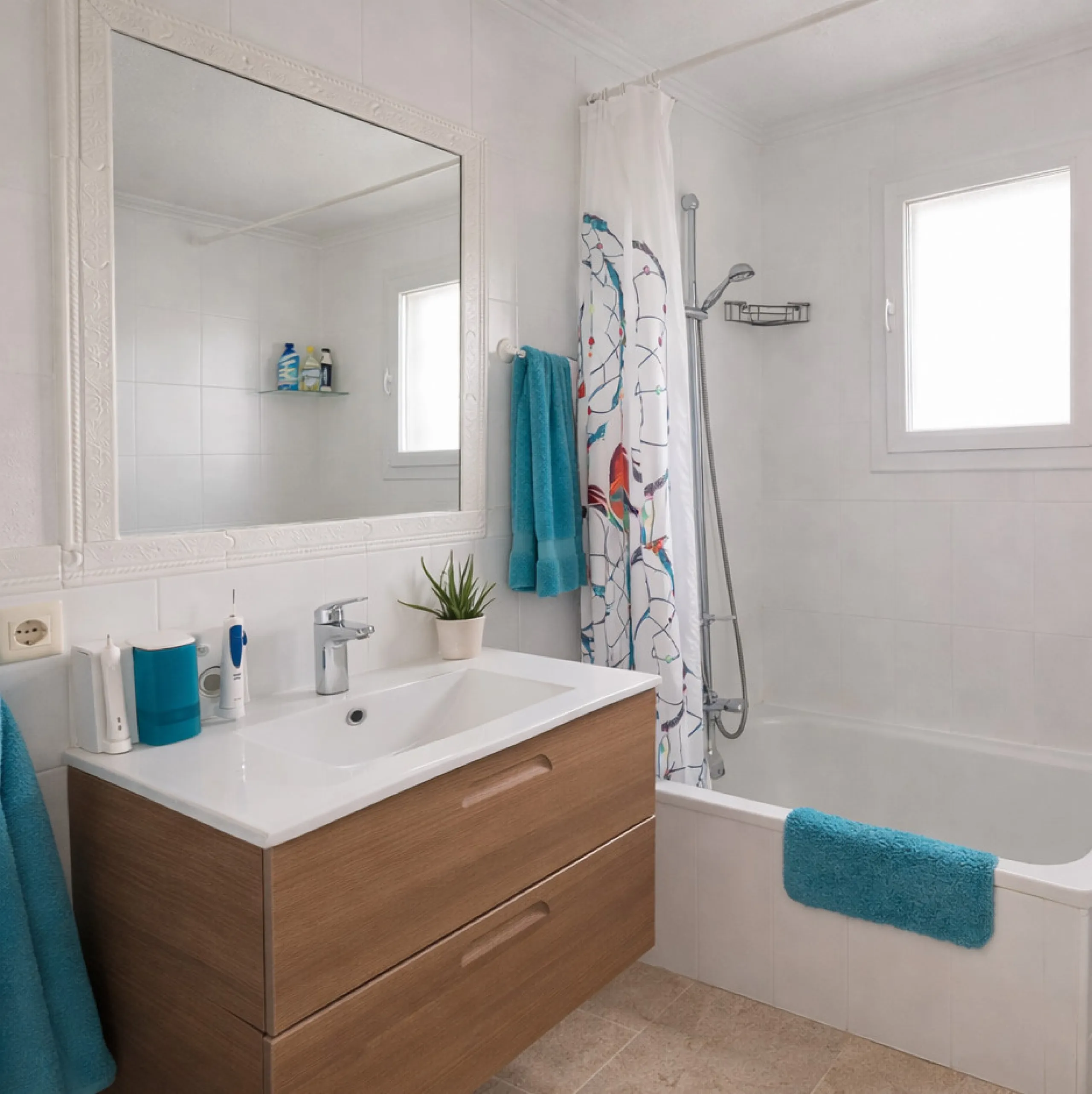 House - Semi-Detached House в продаже в Estepona, Málaga. В доме 4 спален и 3 ванных комнат. Площадь дома 200 м². Площадь участка 218 м²