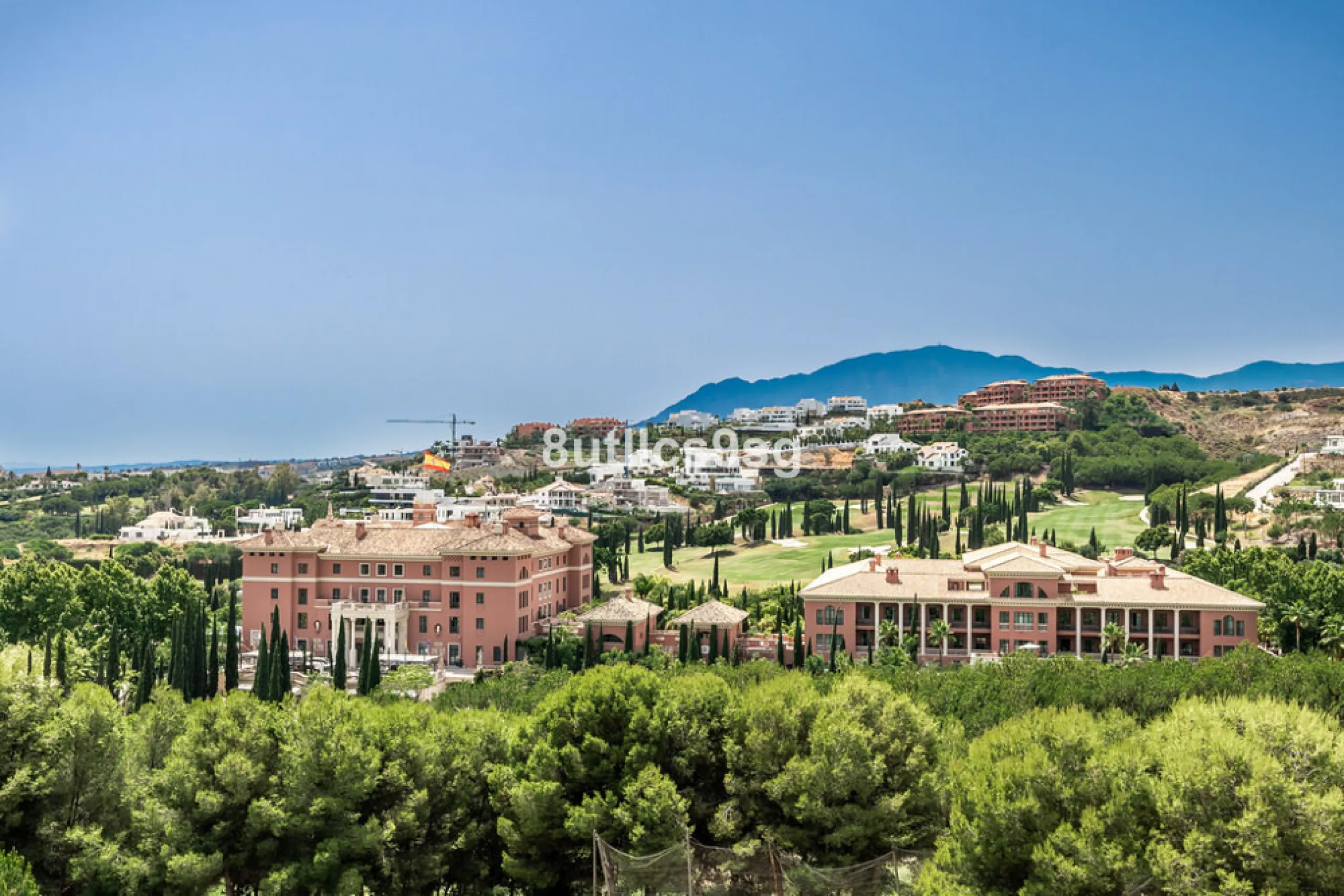 Located in the prestigious area of Los Flamingos, Benahavis, this luxury villa offers an unrivalled living experience on the Costa del Sol. Spanning 1,769m² of plot, the property stands out for its modern design and stunning sea views. The 360m² villa has
