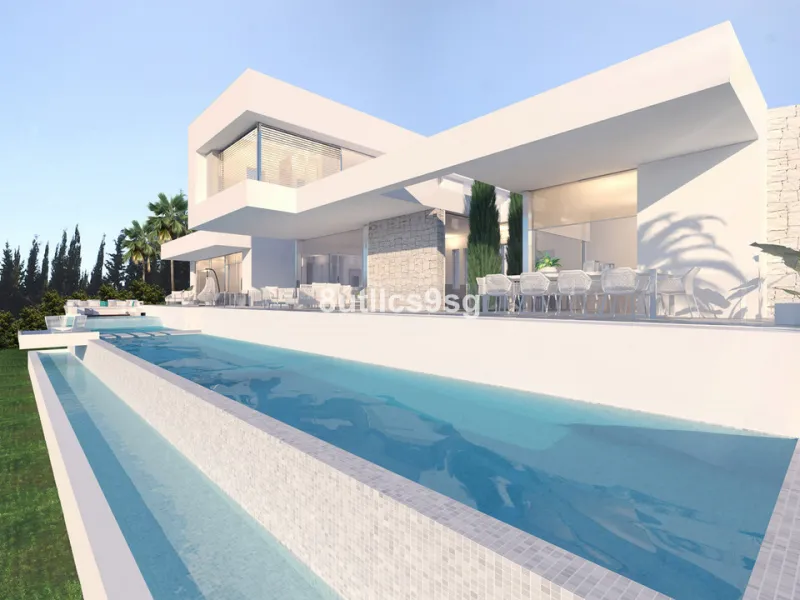 Located in the prestigious area of Los Flamingos, Benahavis, this luxury villa offers an unrivalled setting in the province of Malaga. With a modern and elegant architecture, the property stands out for its contemporary design and stunning sea views. The 