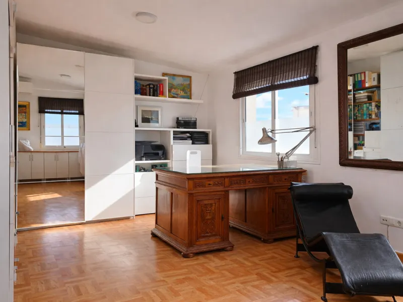 House - Semi-Detached House в продаже в Estepona, Málaga. В доме 4 спален и 3 ванных комнат. Площадь дома 200 м². Площадь участка 218 м²