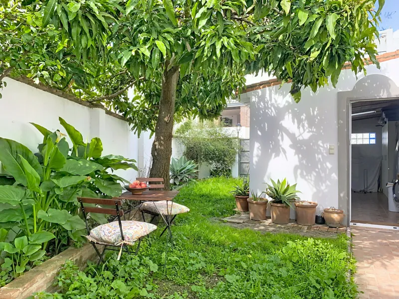 House - Semi-Detached House в продаже в Estepona, Málaga. В доме 4 спален и 3 ванных комнат. Площадь дома 200 м². Площадь участка 218 м²
