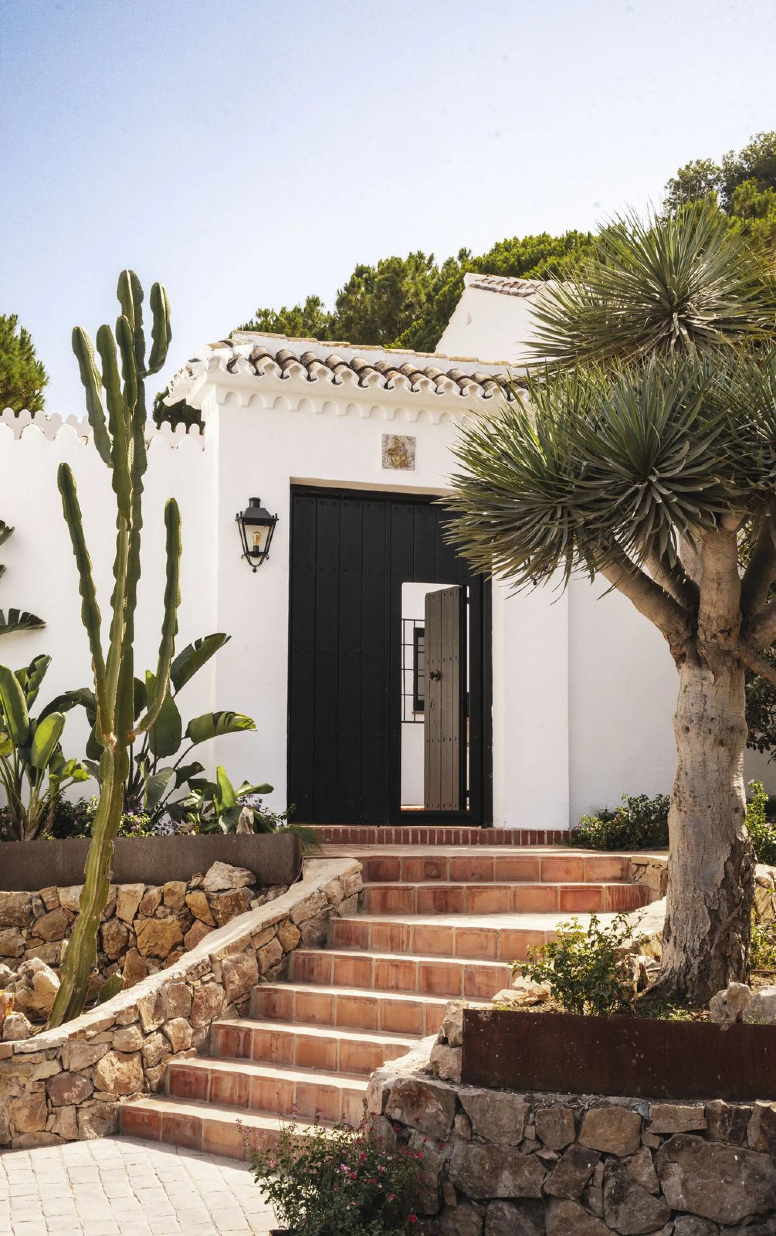 House - Detached Villa в продаже в Málaga, Málaga. В доме 6 спален и 7 ванных комнат. Площадь дома 553 м². Площадь участка 4227 м²