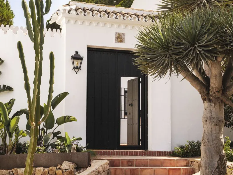 House - Detached Villa в продаже в Málaga, Málaga. В доме 6 спален и 7 ванных комнат. Площадь дома 553 м². Площадь участка 4227 м²