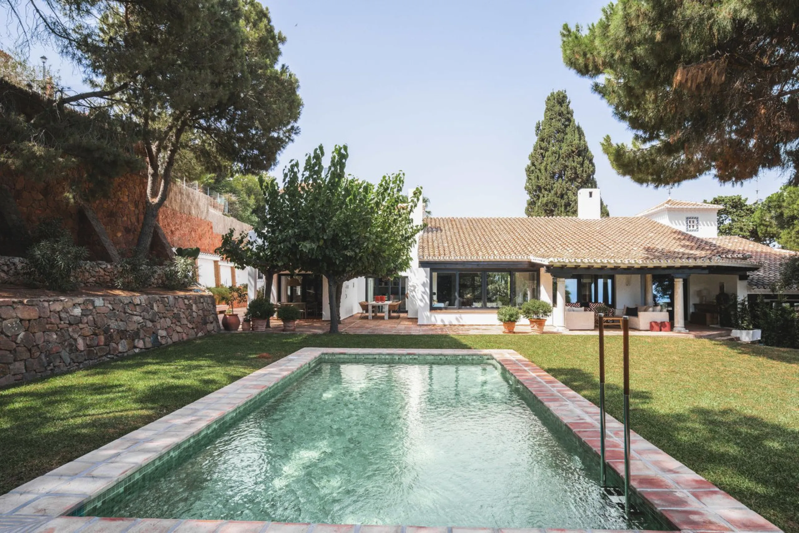 House - Detached Villa в продаже в Málaga, Málaga. В доме 6 спален и 7 ванных комнат. Площадь дома 553 м². Площадь участка 4227 м²