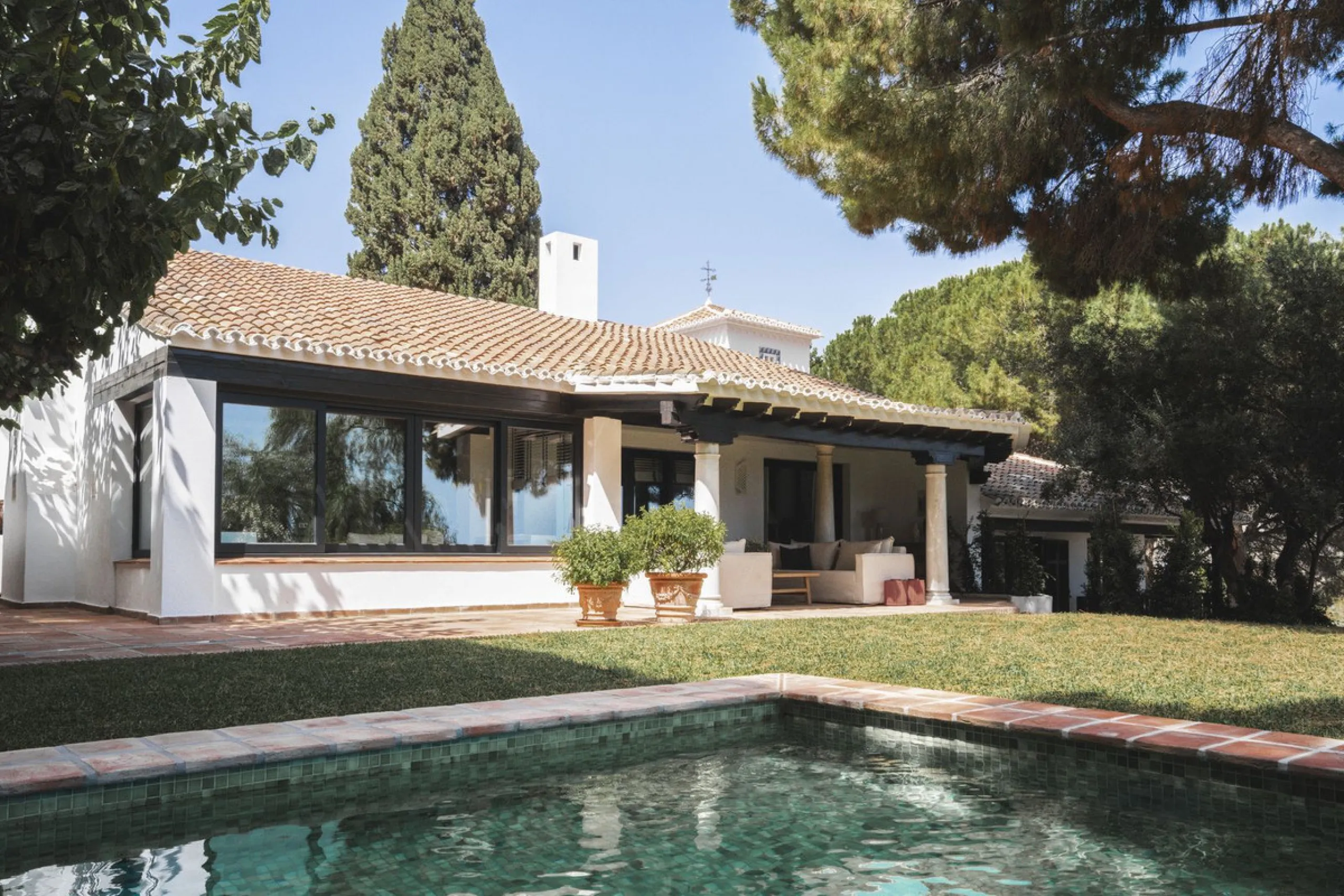 House - Detached Villa в продаже в Málaga, Málaga. В доме 6 спален и 7 ванных комнат. Площадь дома 553 м². Площадь участка 4227 м²