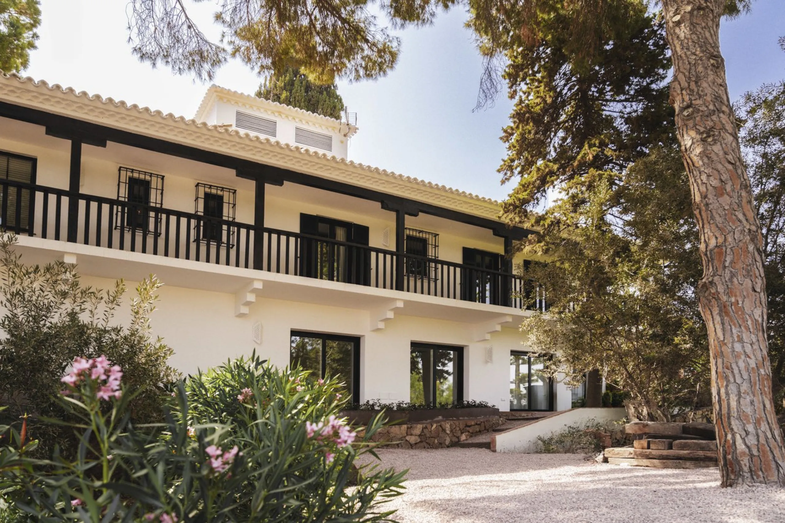 House - Detached Villa в продаже в Málaga, Málaga. В доме 6 спален и 7 ванных комнат. Площадь дома 553 м². Площадь участка 4227 м²
