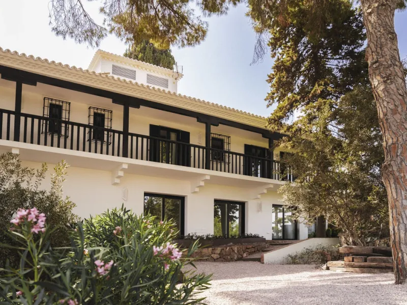 House - Detached Villa в продаже в Málaga, Málaga. В доме 6 спален и 7 ванных комнат. Площадь дома 553 м². Площадь участка 4227 м²