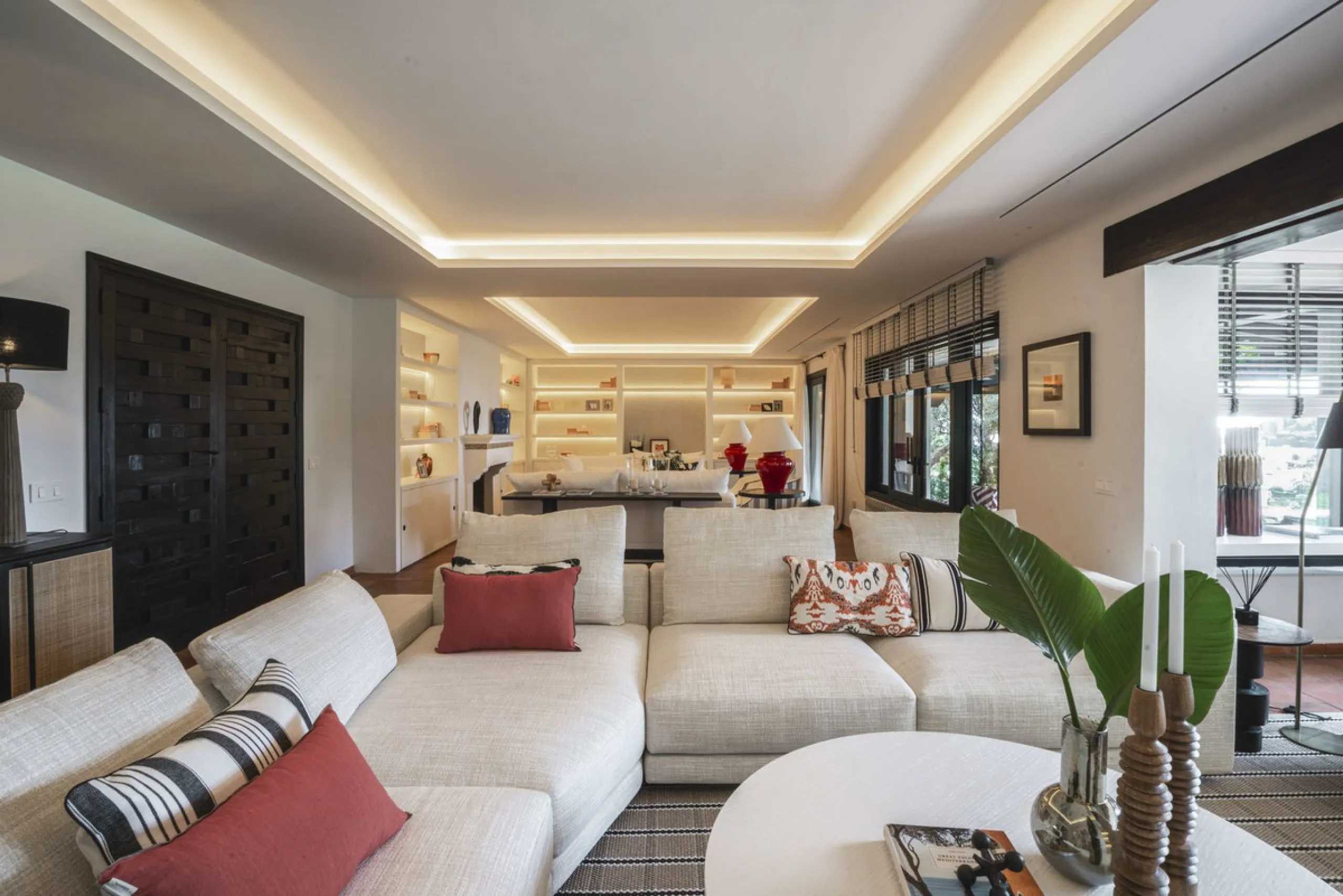House - Detached Villa в продаже в Málaga, Málaga. В доме 6 спален и 7 ванных комнат. Площадь дома 553 м². Площадь участка 4227 м²