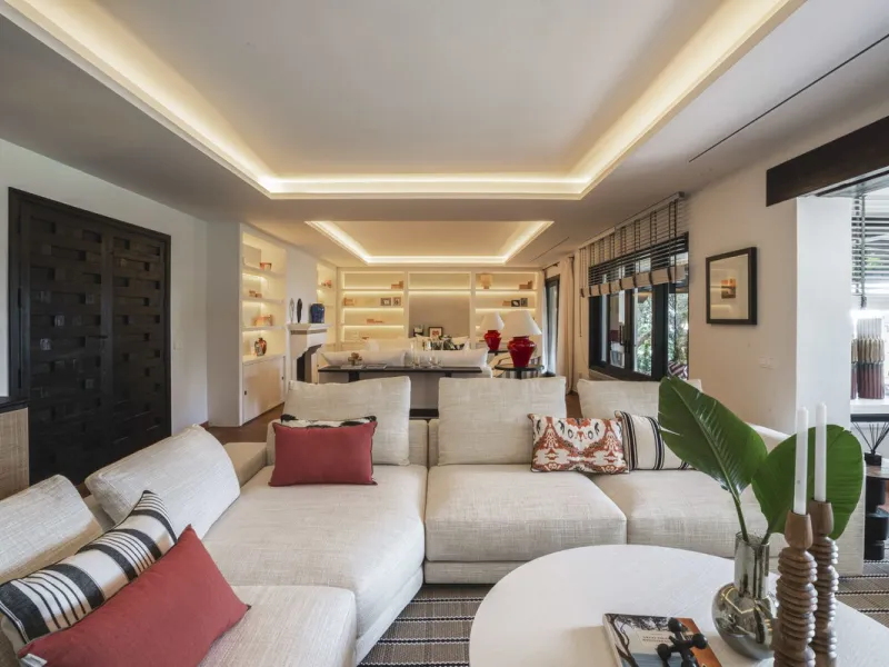 House - Detached Villa в продаже в Málaga, Málaga. В доме 6 спален и 7 ванных комнат. Площадь дома 553 м². Площадь участка 4227 м²