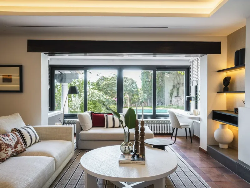House - Detached Villa в продаже в Málaga, Málaga. В доме 6 спален и 7 ванных комнат. Площадь дома 553 м². Площадь участка 4227 м²