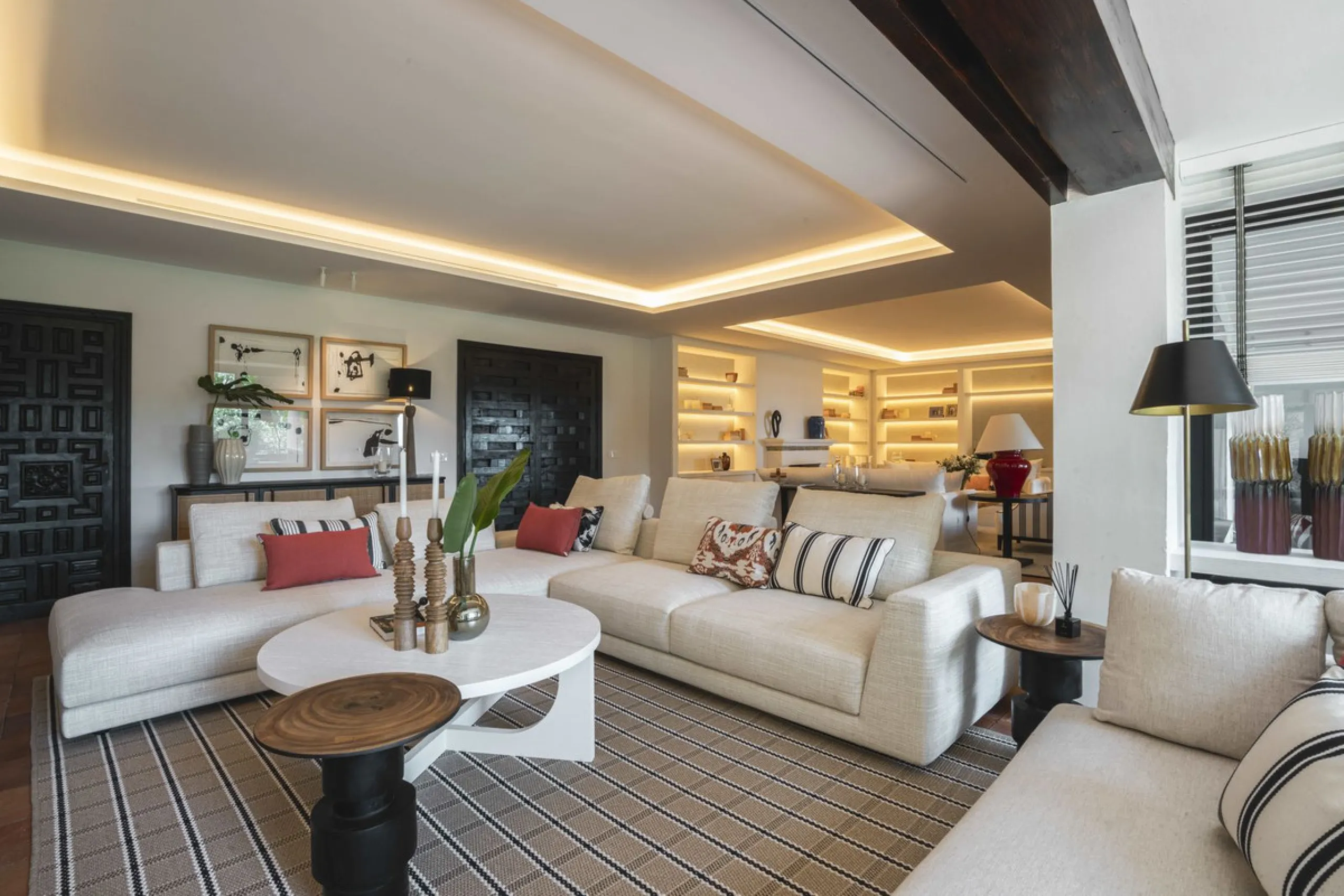 House - Detached Villa в продаже в Málaga, Málaga. В доме 6 спален и 7 ванных комнат. Площадь дома 553 м². Площадь участка 4227 м²